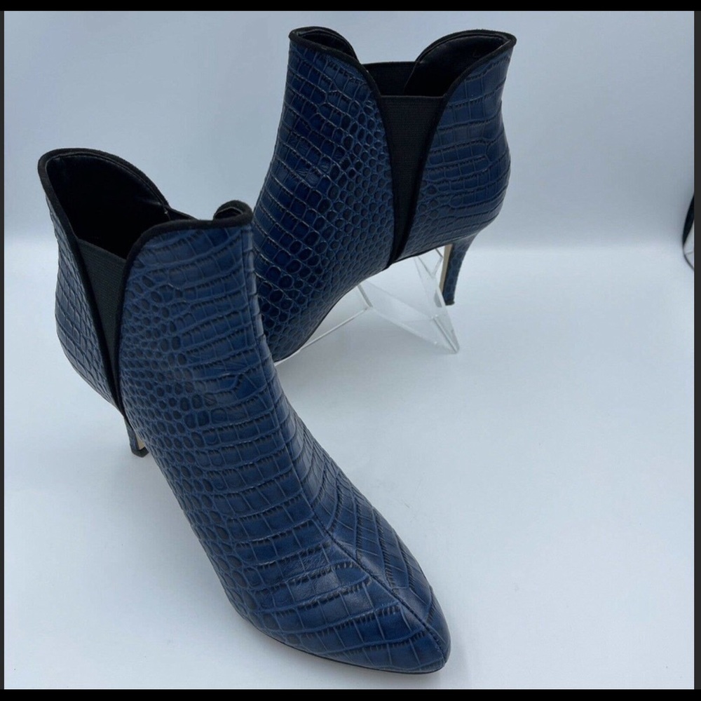 White House Black Market Blue Fauz Croc Snake Heeled Ankle Boots Size 8M
